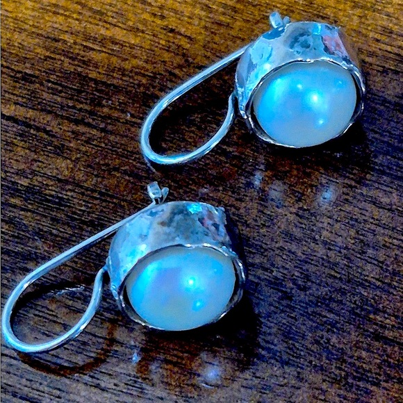 Silpada Margarite Pearl Hammered Silver Drop Earrings - Picture 6 of 7